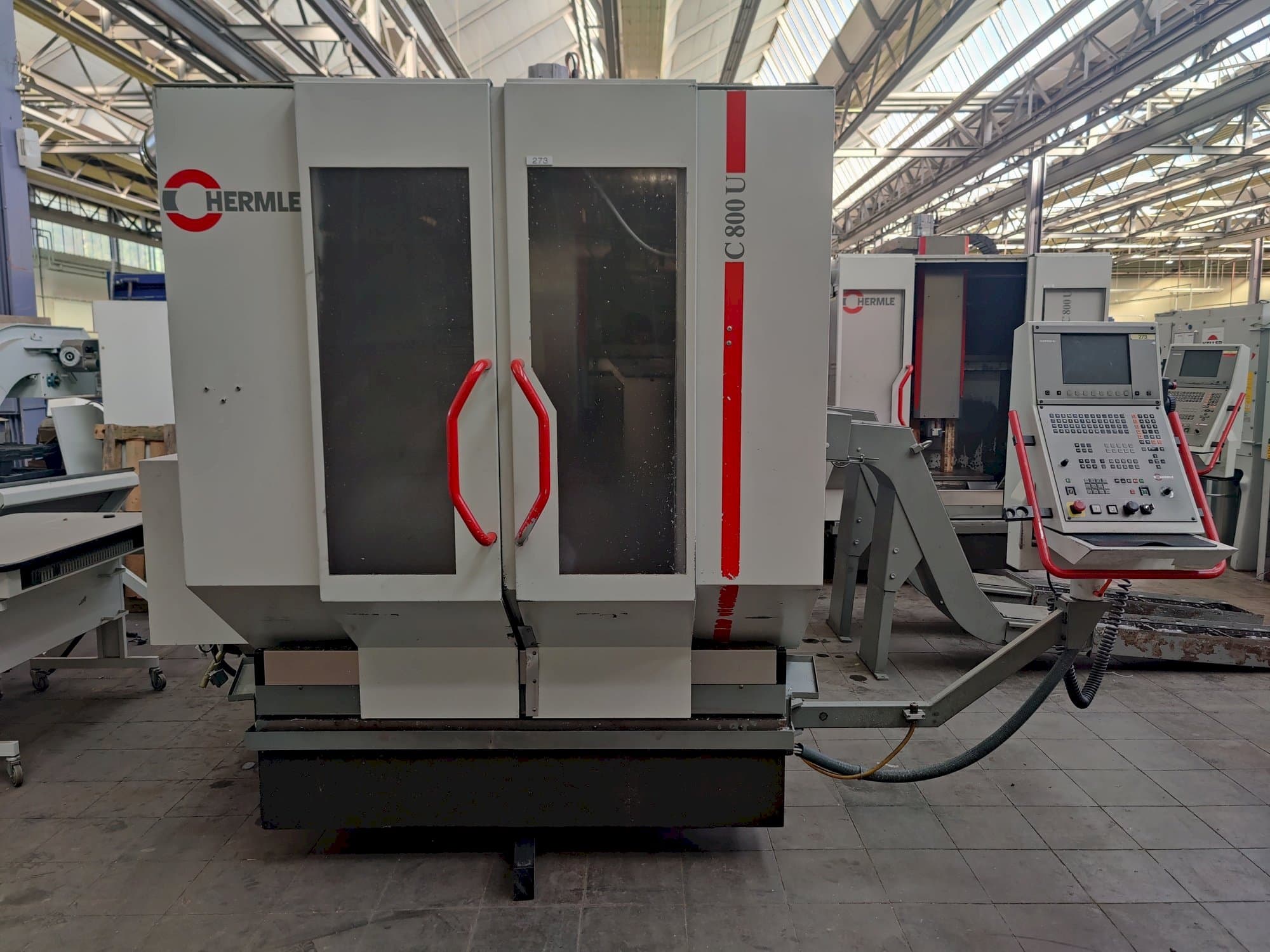 A HERMLE C800U gép elölnézete