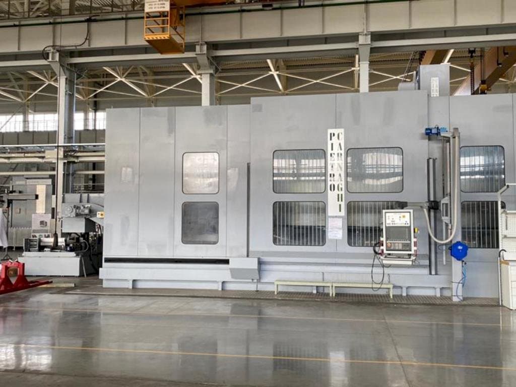 A PIETRO CARNAGHI AC 32TM 2800 gép elölnézete