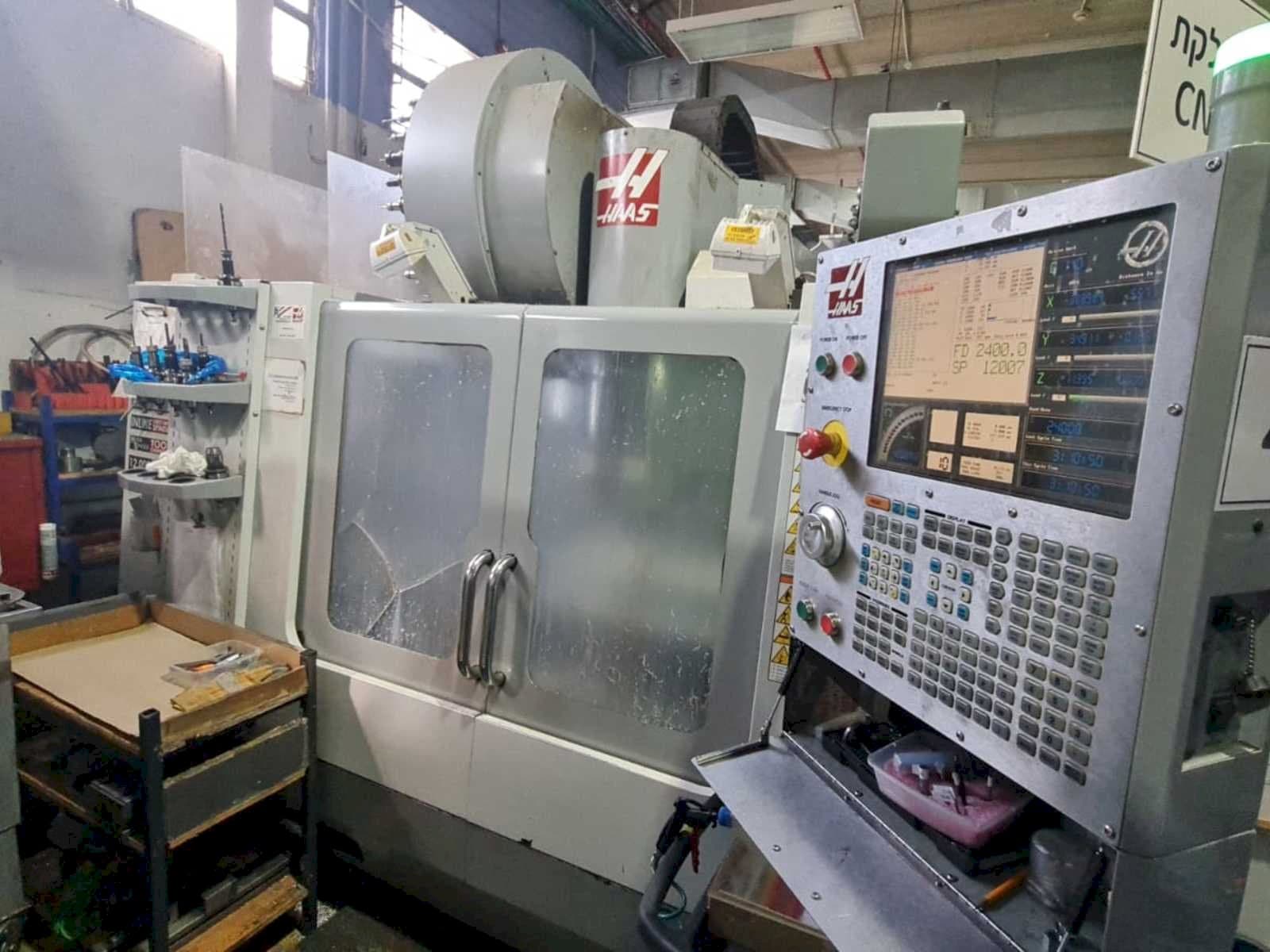 A HAAS VF-3SS gép elölnézete