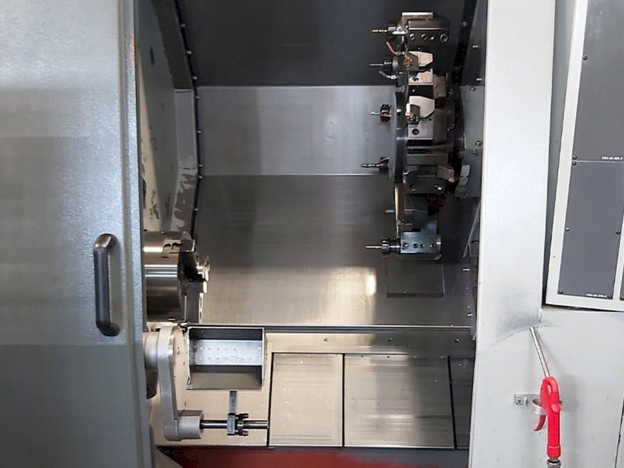 A Hyundai Kia SKT210SY gép elölnézete