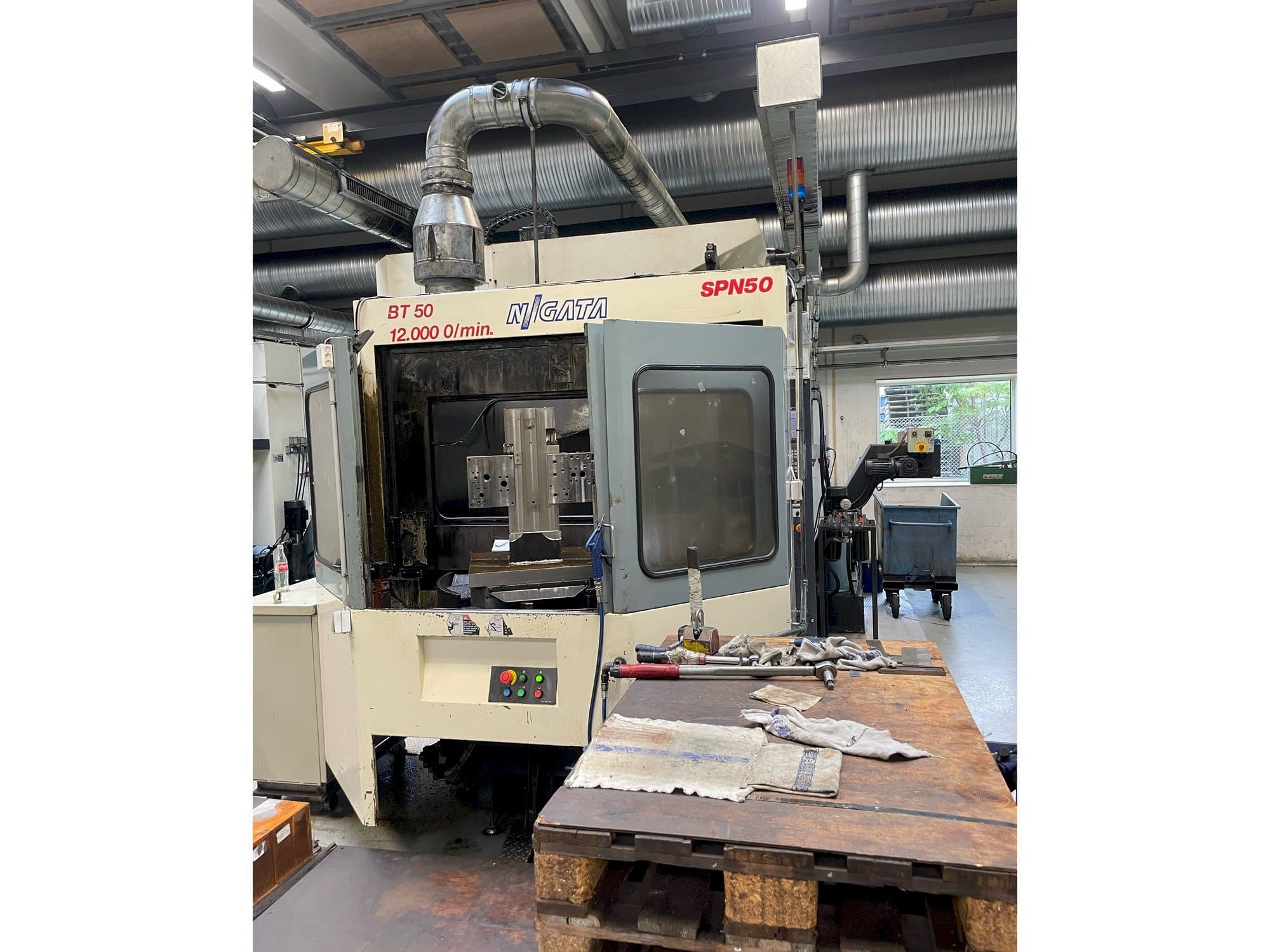 A Niigata SPN 50 gép elölnézete