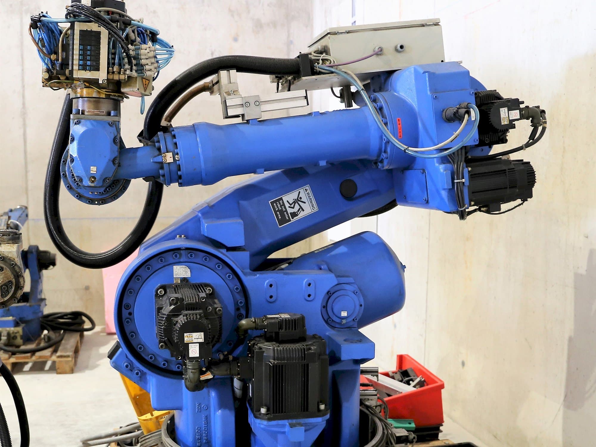 A Yaskawa Motoman UP130  gép elölnézete