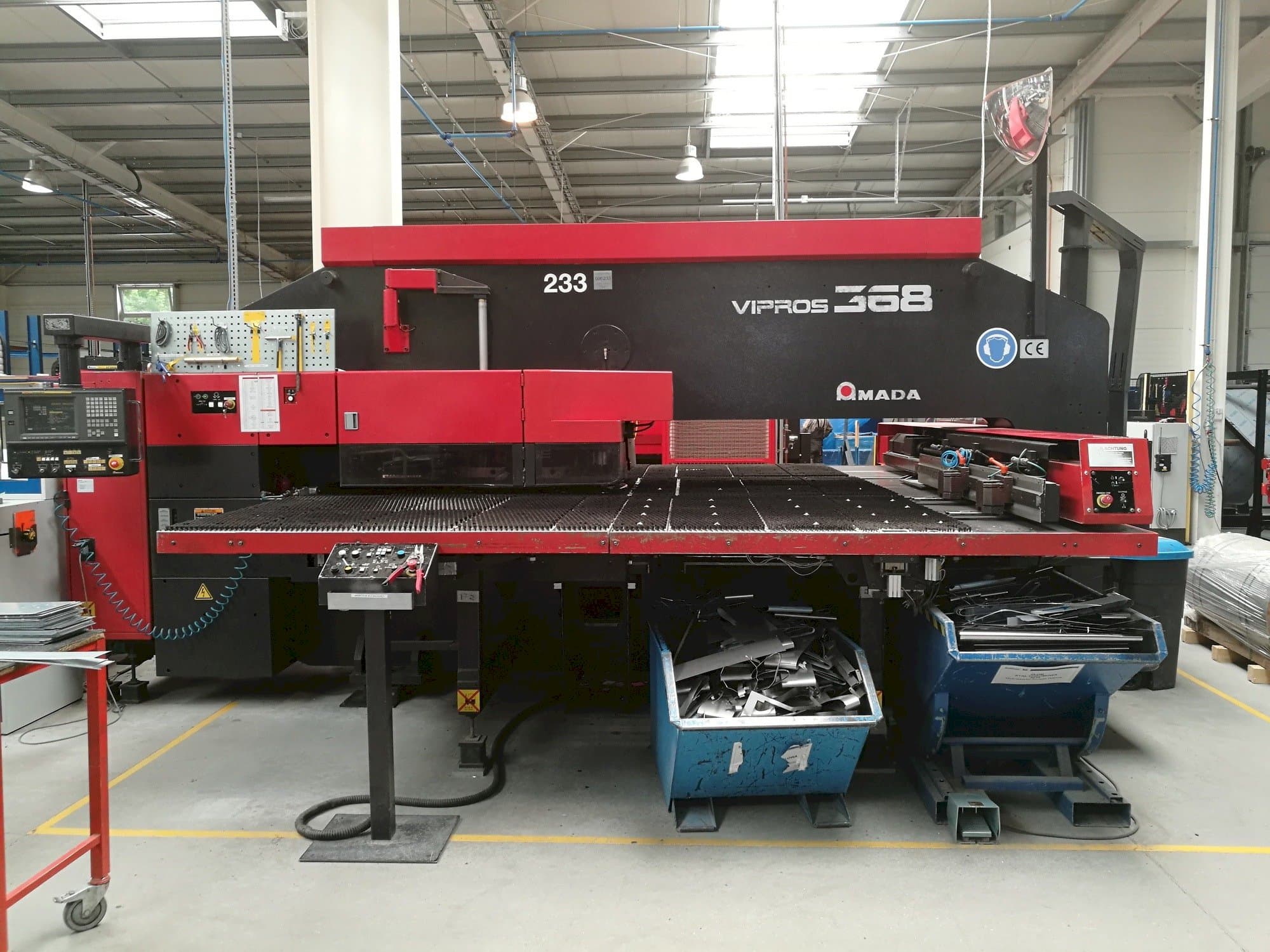 A AMADA VIPROS 368 King  gép elölnézete