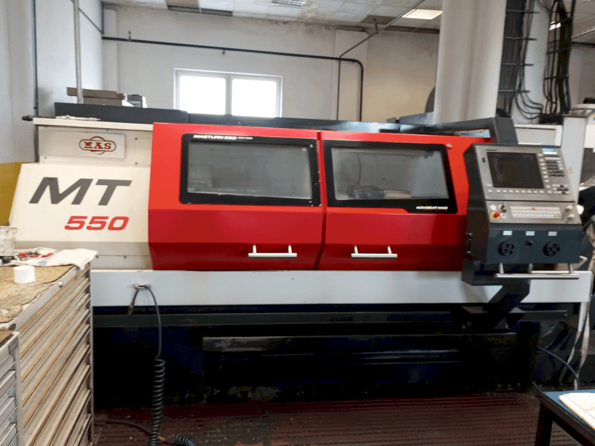 A KOVOSVIT MAS MASTURN 550i CNC 1500 gép elölnézete