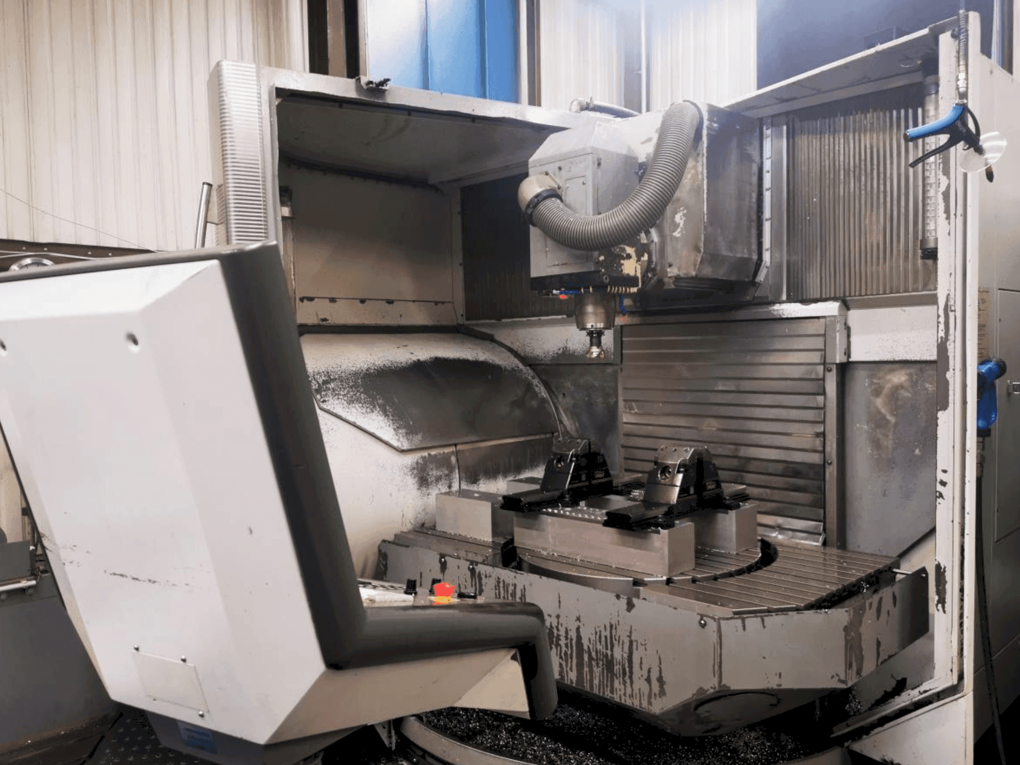 A DECKEL MAHO DMU 100T gép munkatere