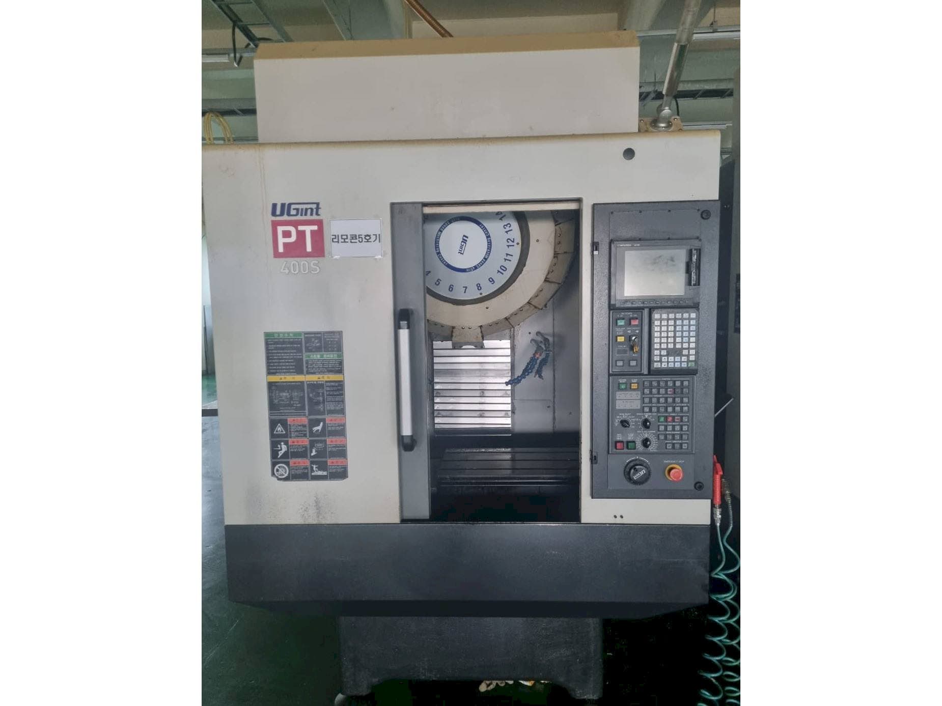 A UGINT PT400S gép elölnézete