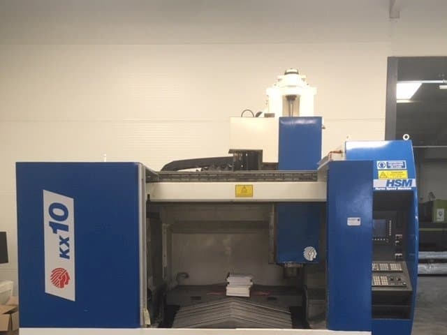 A Huron KX 10 gép elölnézete