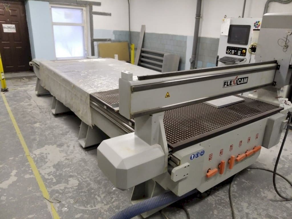 A Becker FLEXICAM 1540 gép elölnézete