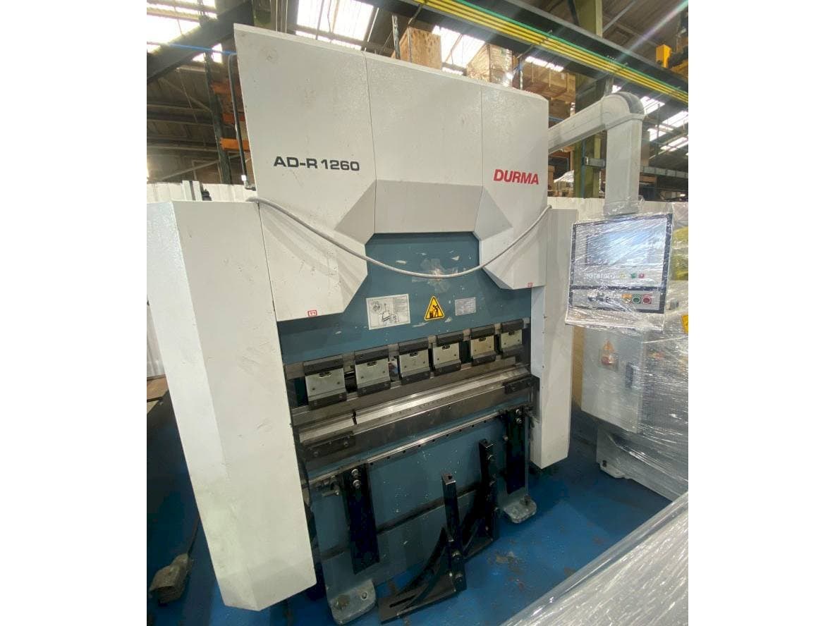 A Durma AD-R 1260 gép elölnézete