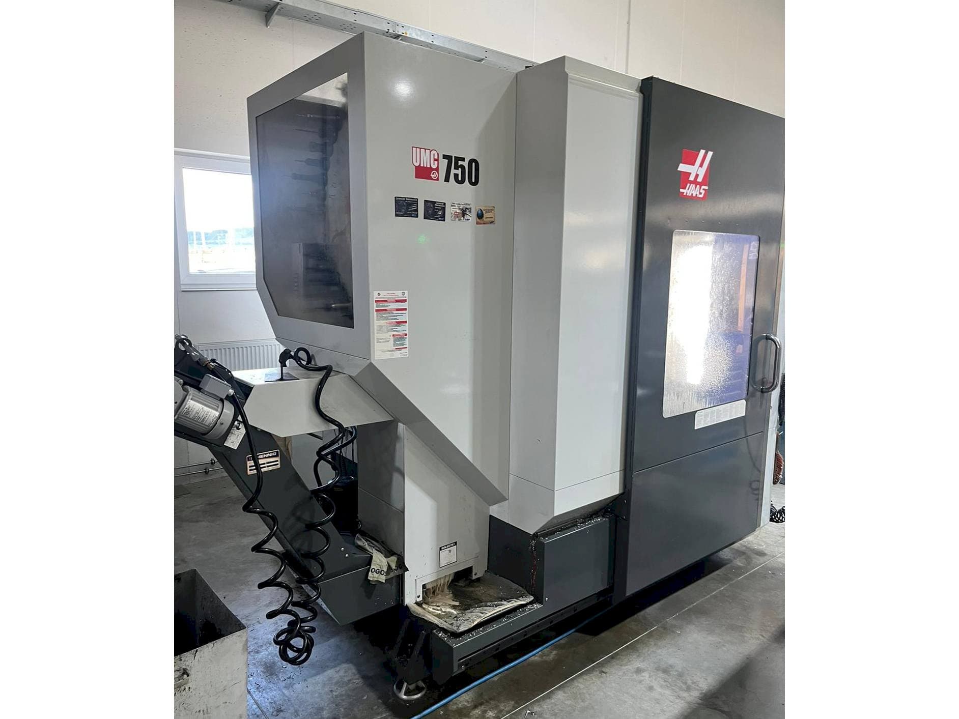 A HAAS UMC-750 gép elölnézete