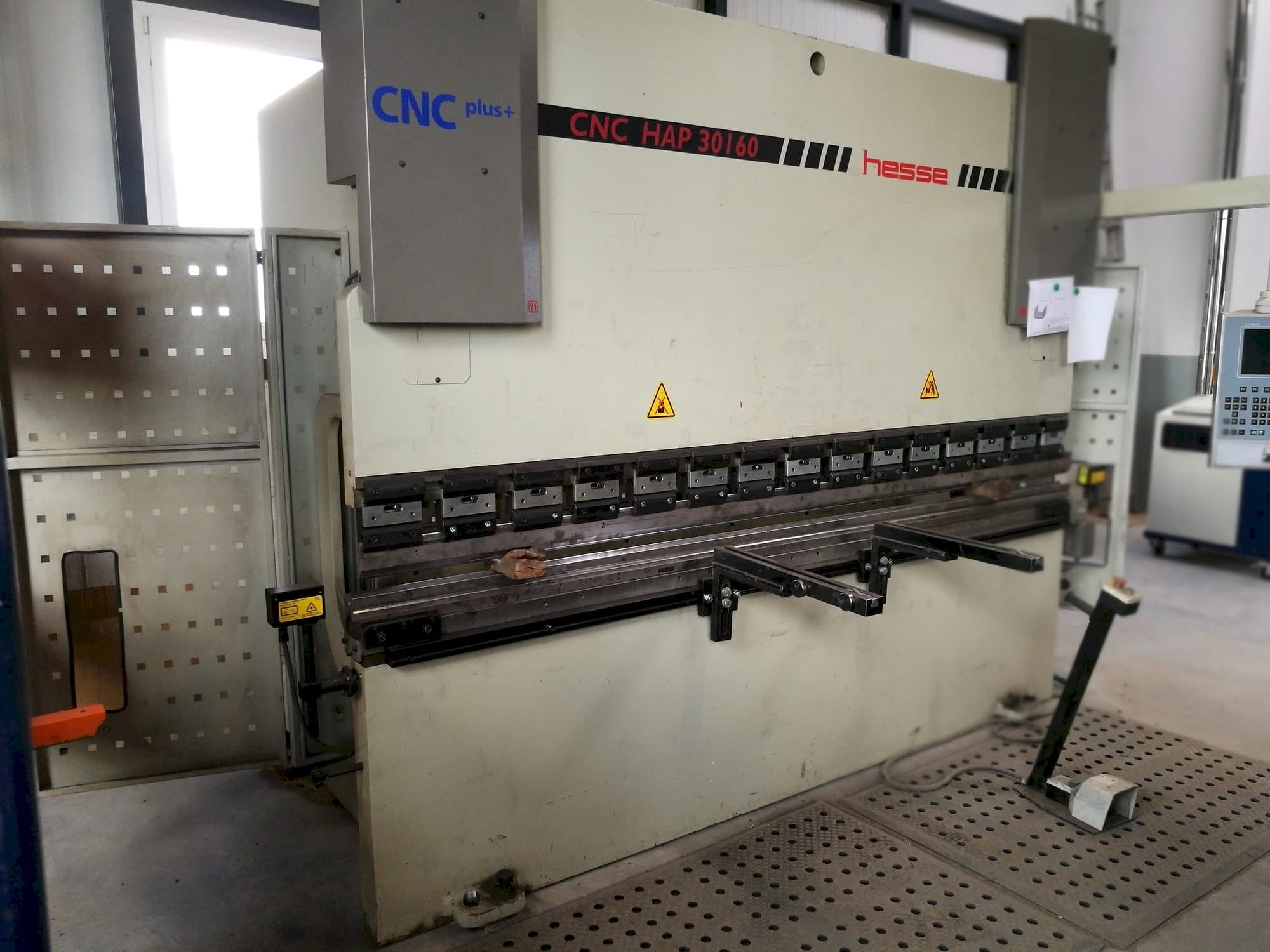 A Hesse CNC HAP 30160 gép elölnézete