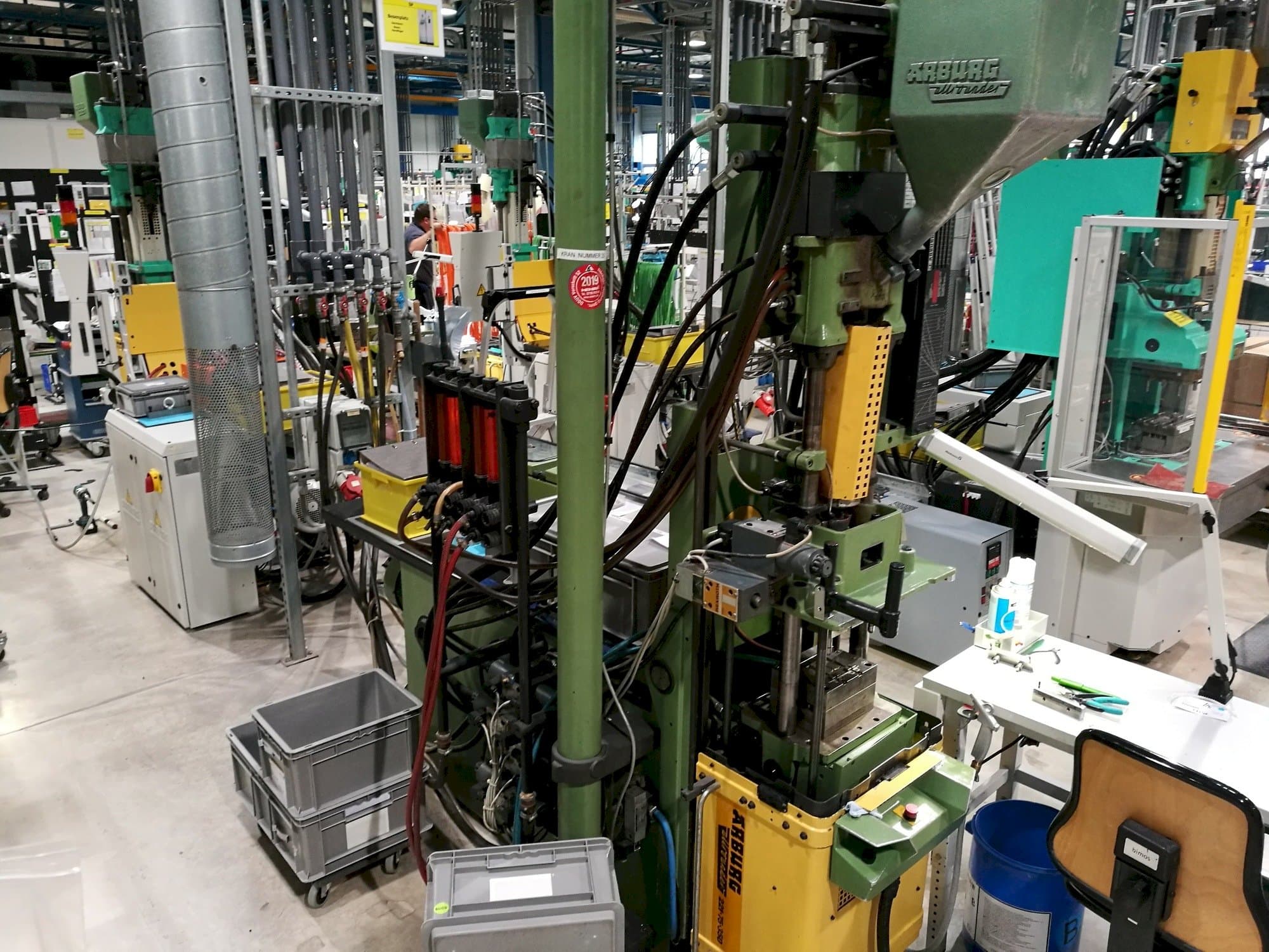 A Arburg 221-75-350 gép elölnézete