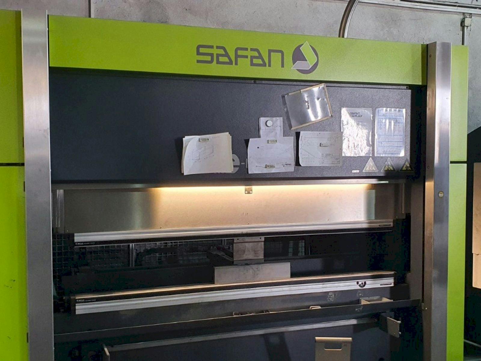 A Safan E-brake 50-2050  gép elölnézete