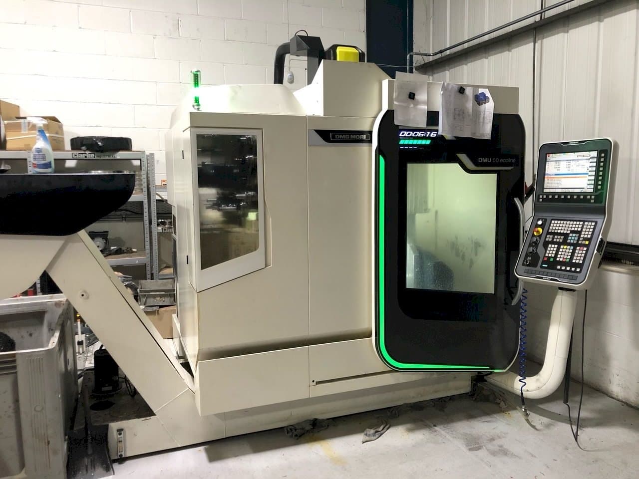 A DMG MORI DMU 50 ecoline  gép elölnézete