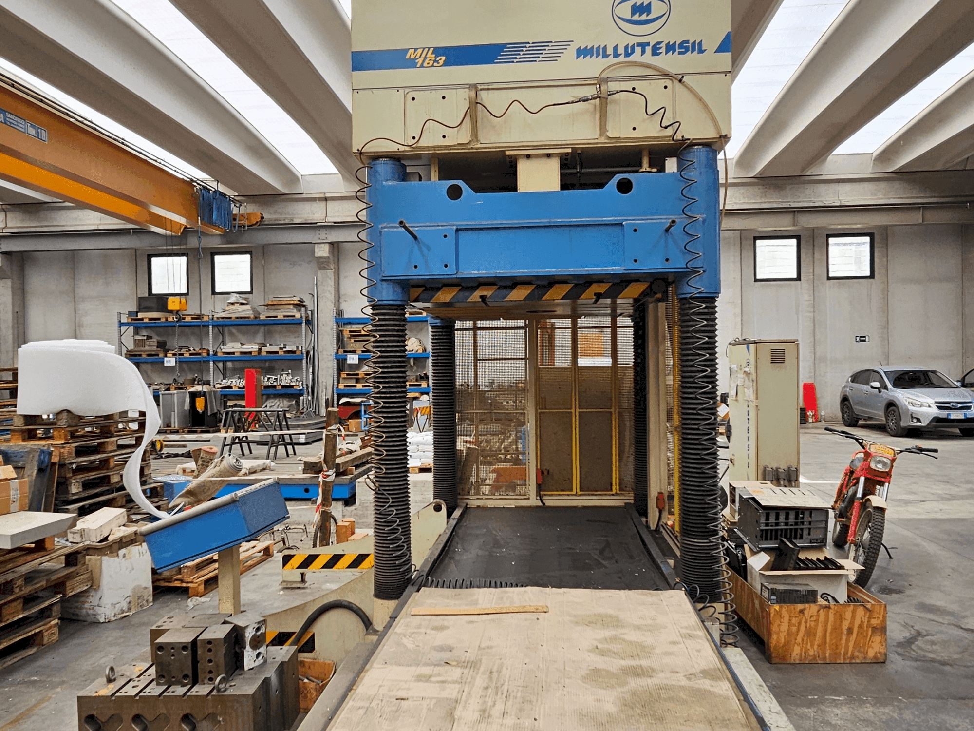 A MILLUTENSIL MIL163  gép elölnézete