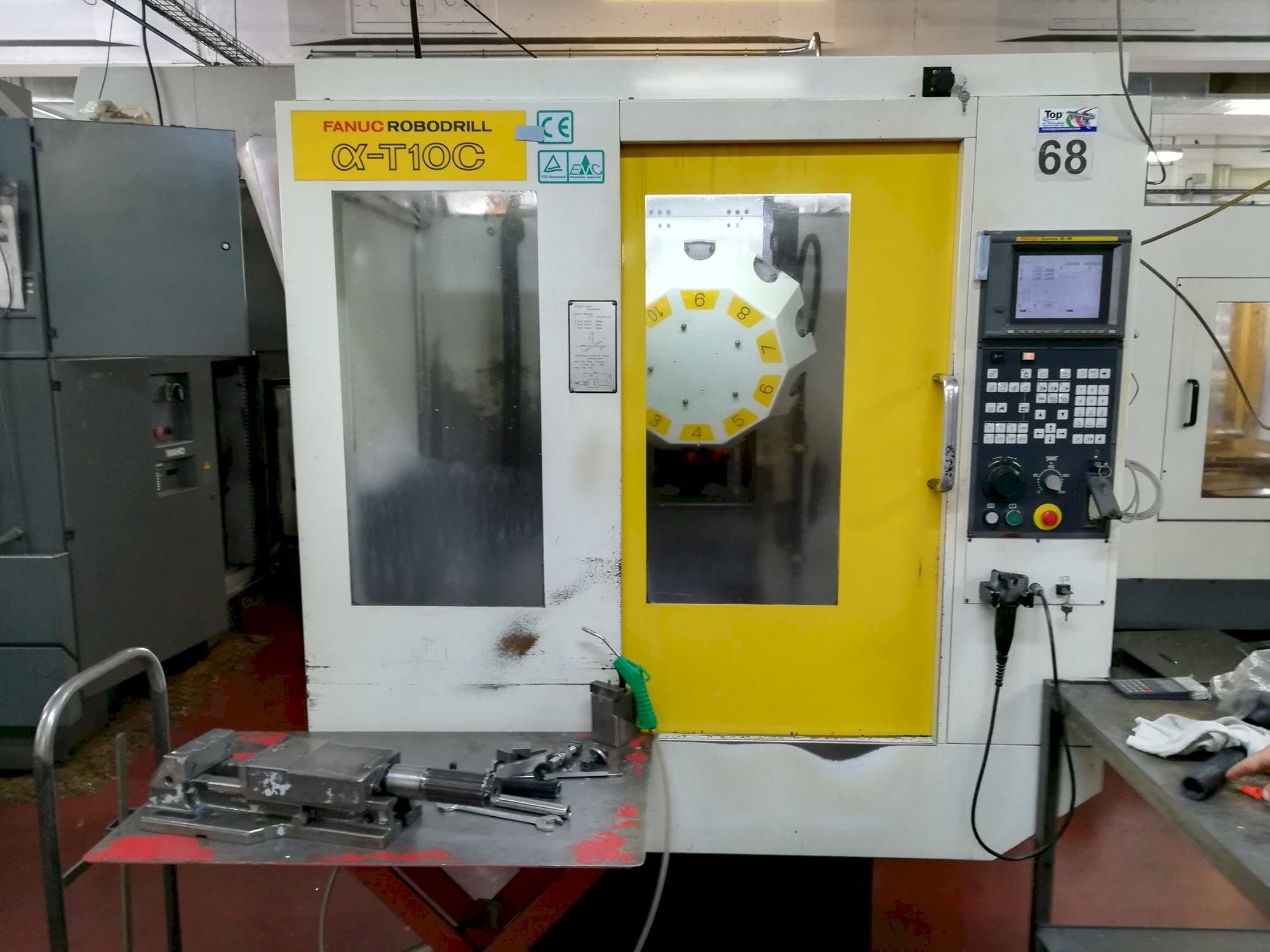 A FANUC Robodrill alpha-T 10 C gép elölnézete
