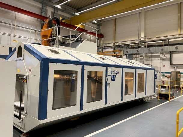 A Unisign UNICOM 8 gép elölnézete