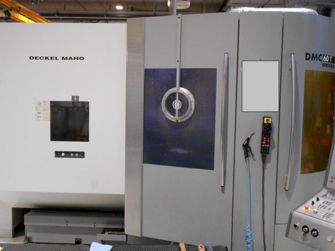 A DECKEL MAHO DMC 60T gép elölnézete