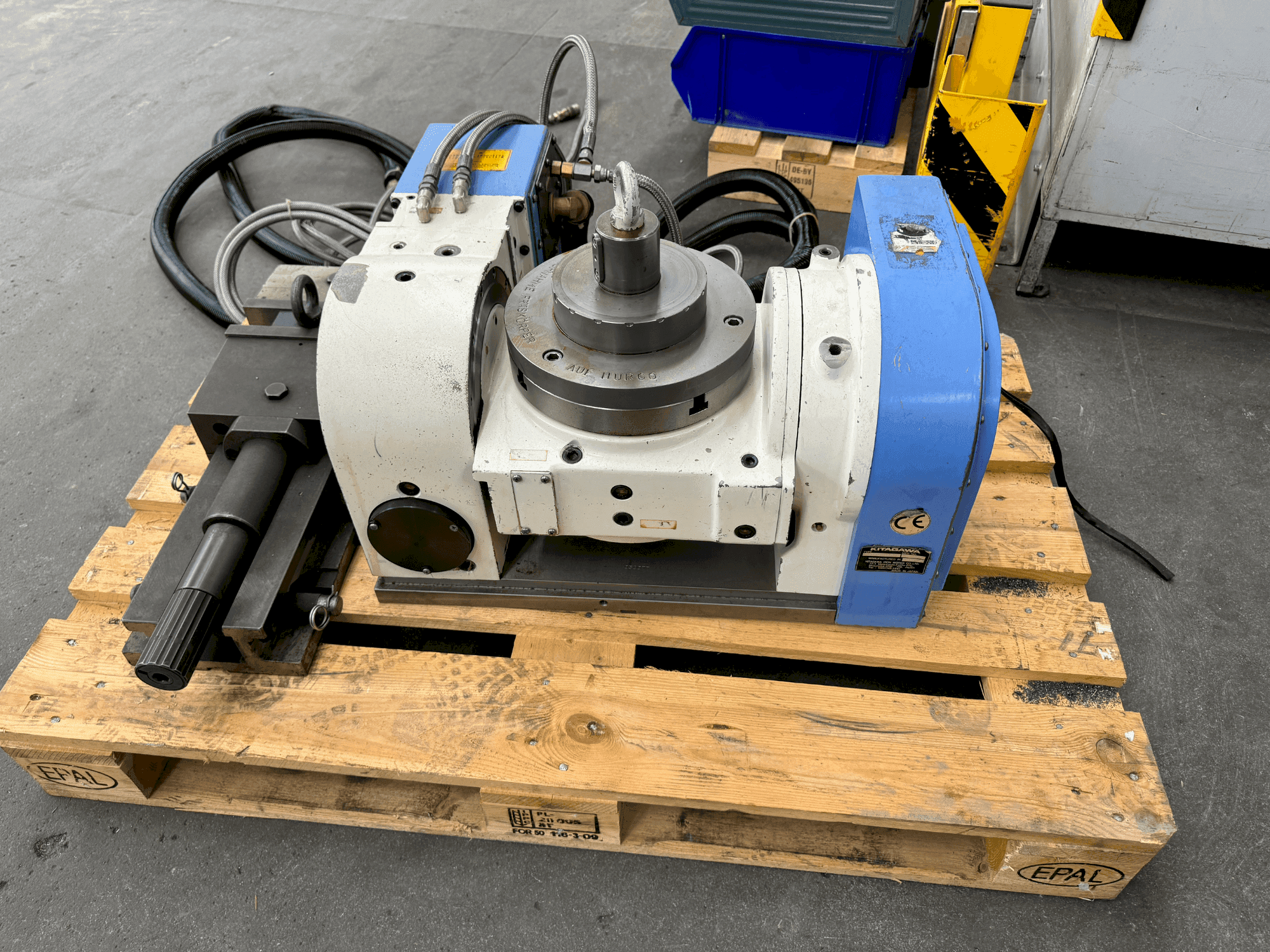 A KITAGAWA TT251 HYY01 - NC ROTARY TABLE (2005) gép elölnézete