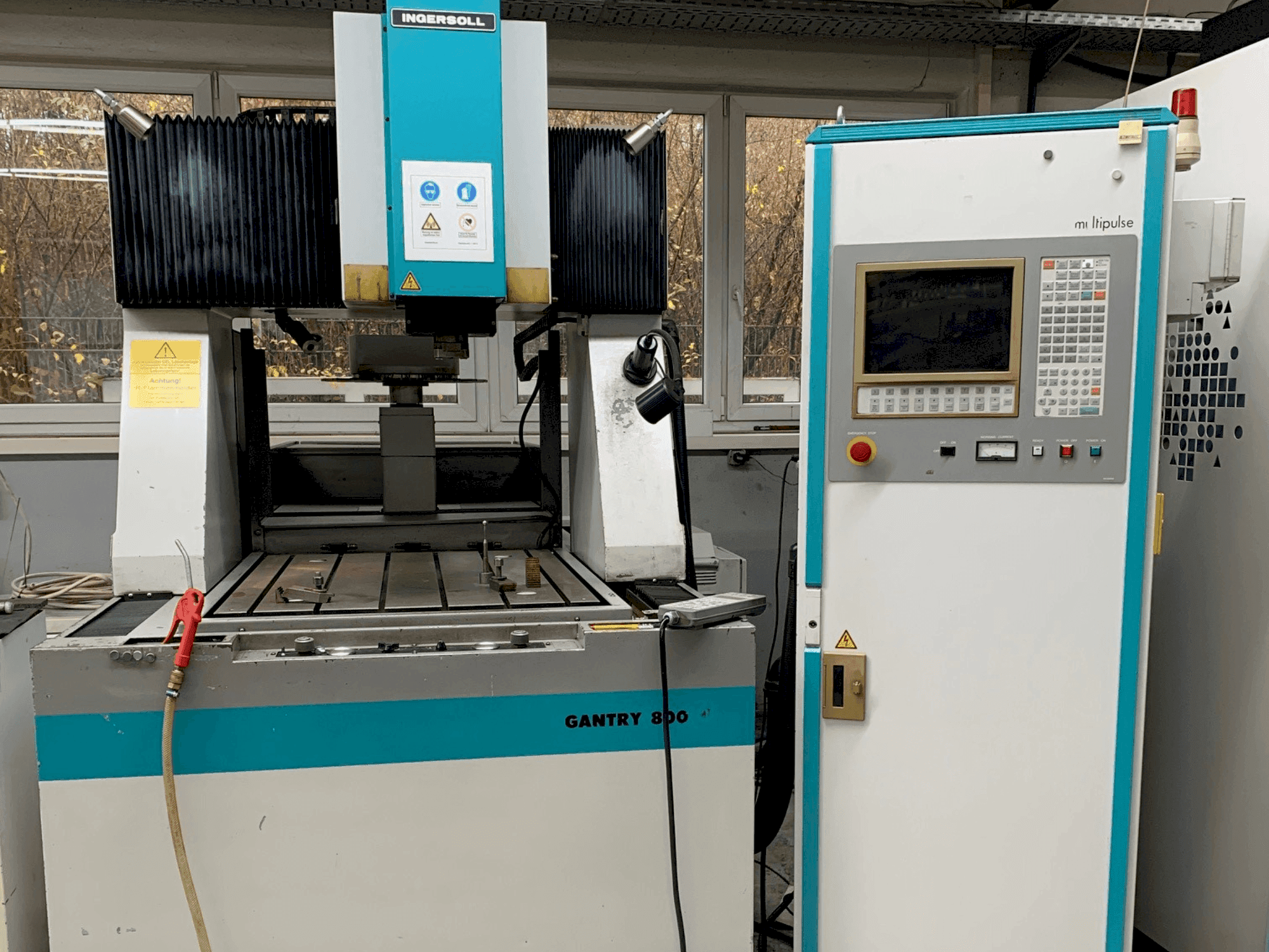 A OPS INGERSOLL Ingersoll Gantry 800 gép elölnézete