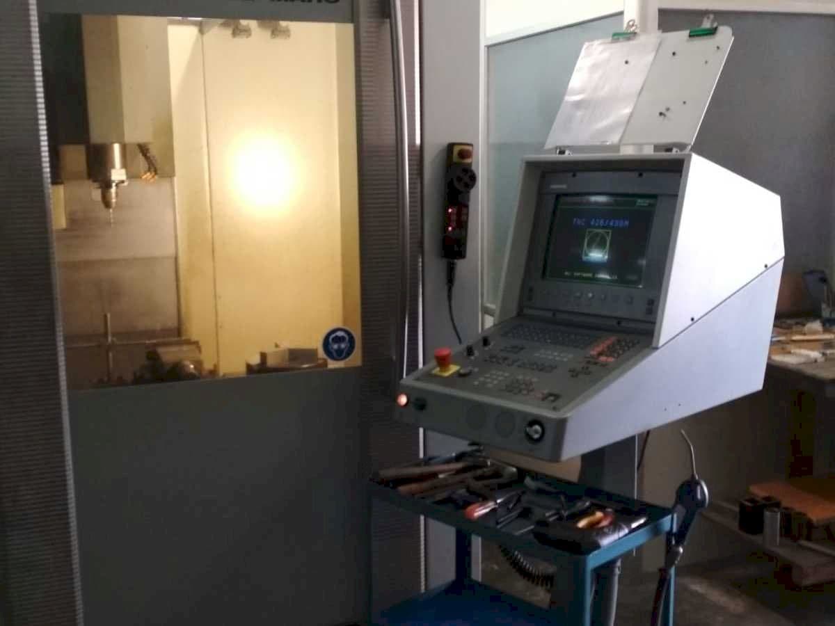 A DECKEL MAHO DMC 63V gép elölnézete