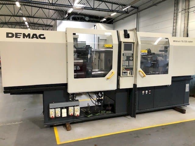 A DEMAG Ergotech 110-200 System gép elölnézete