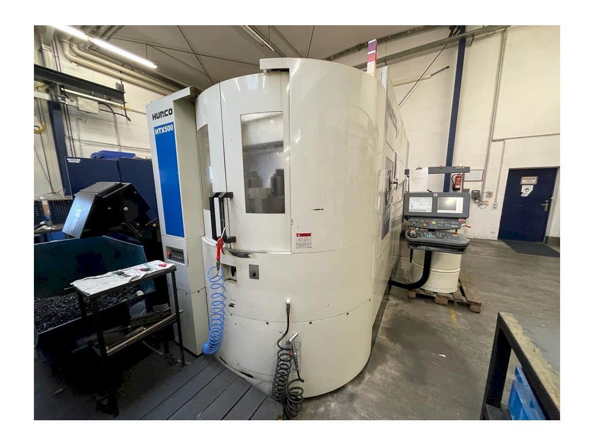 A Hurco HTX 500  gép elölnézete