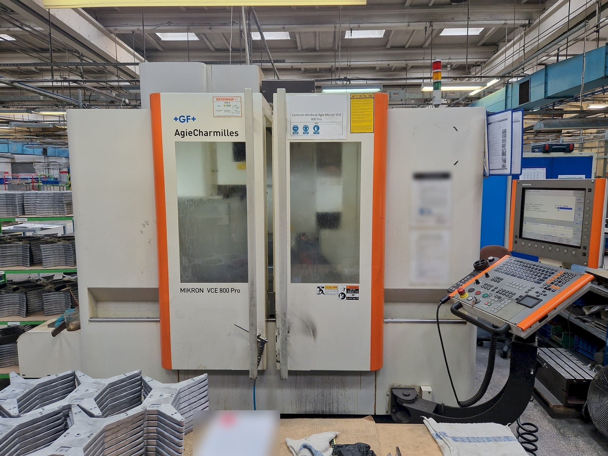 A AgieCharmilles MIKRON VCE 800 PRO  gép elölnézete