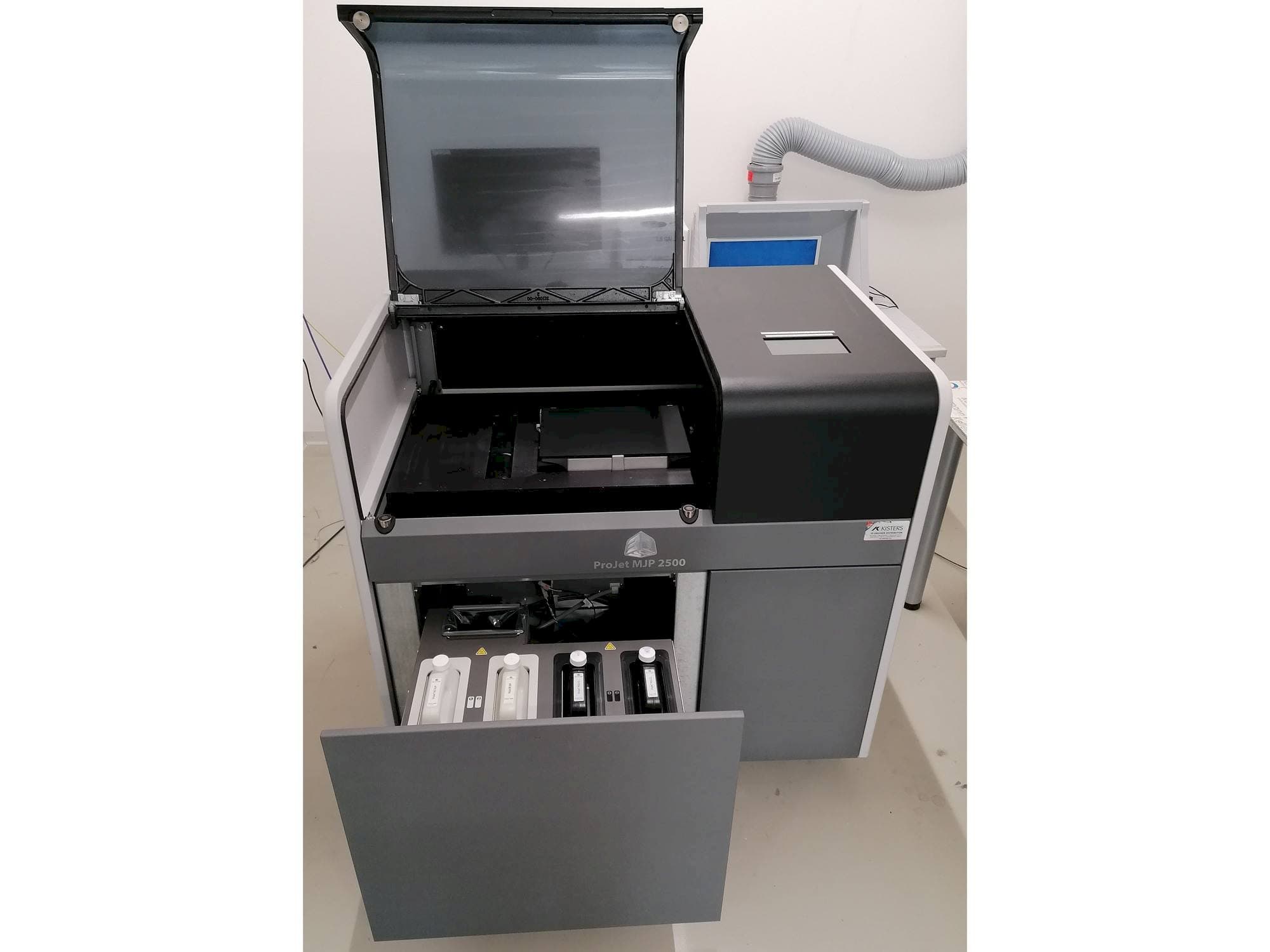 A 3DSYSTEMS ProJet MJP 2500Plus gép elölnézete