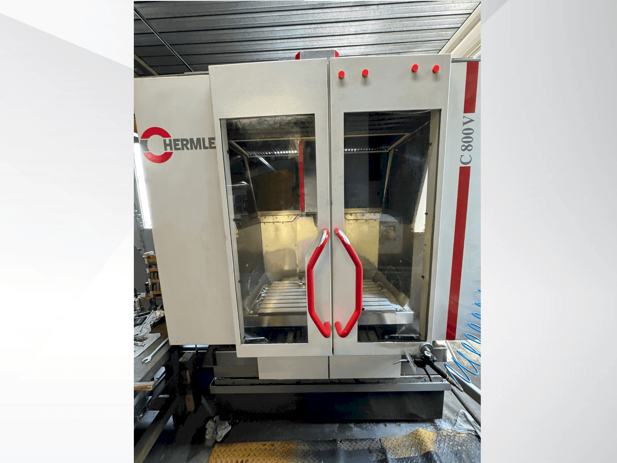A HERMLE C 800 V gép elölnézete