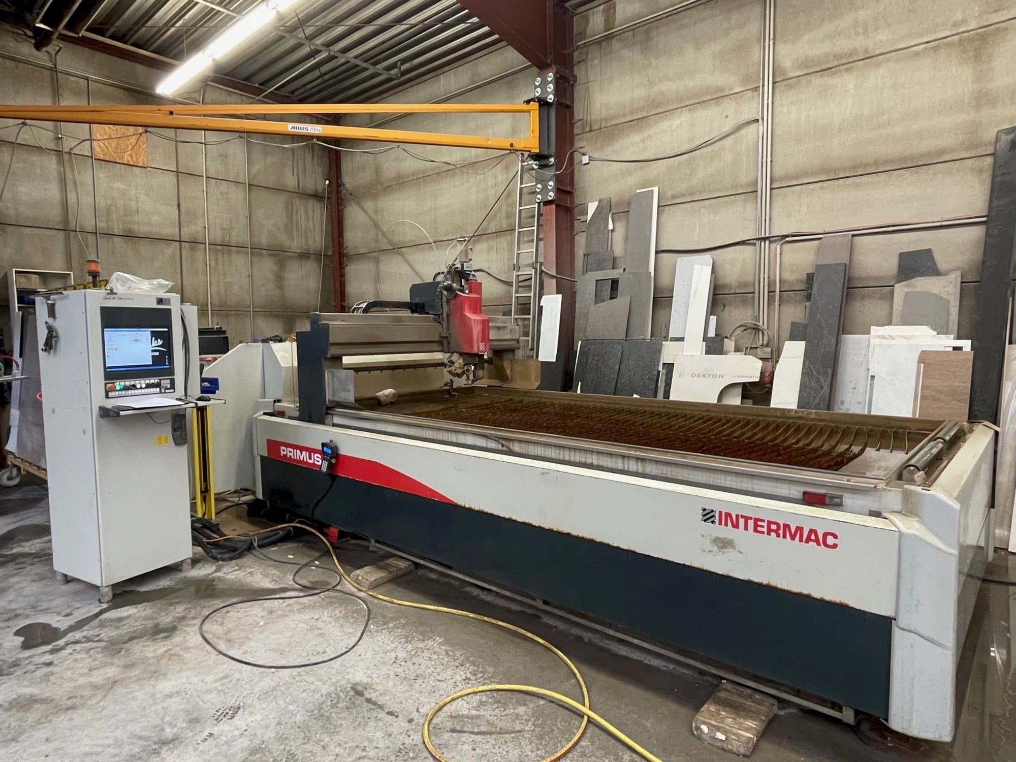 A Intermac Primus 184 gép elölnézete