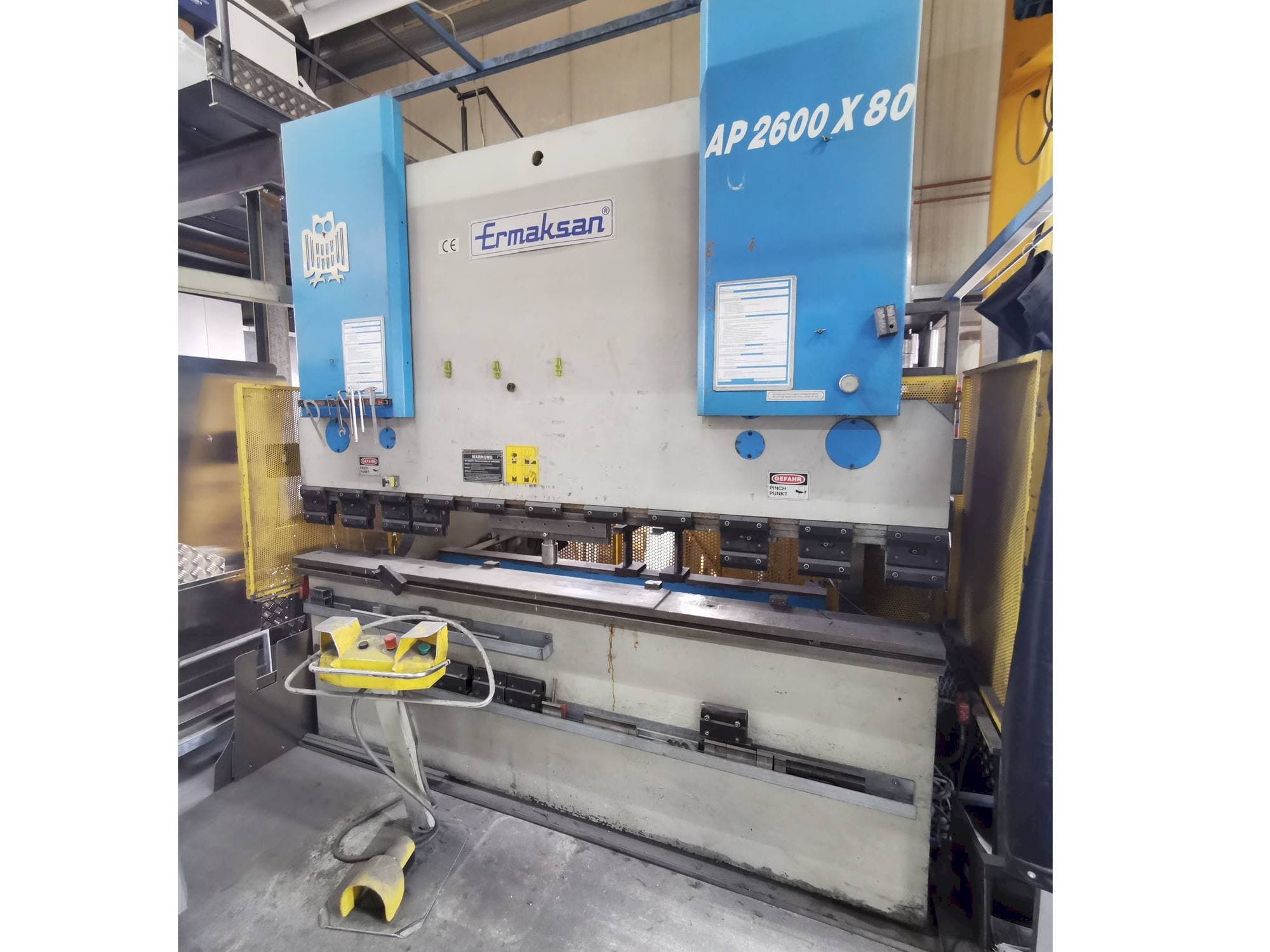 A ERMAKSAN AP 2600 - 80 gép elölnézete