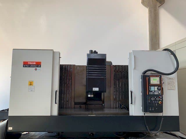 A Mazak VT 200C II gép elölnézete