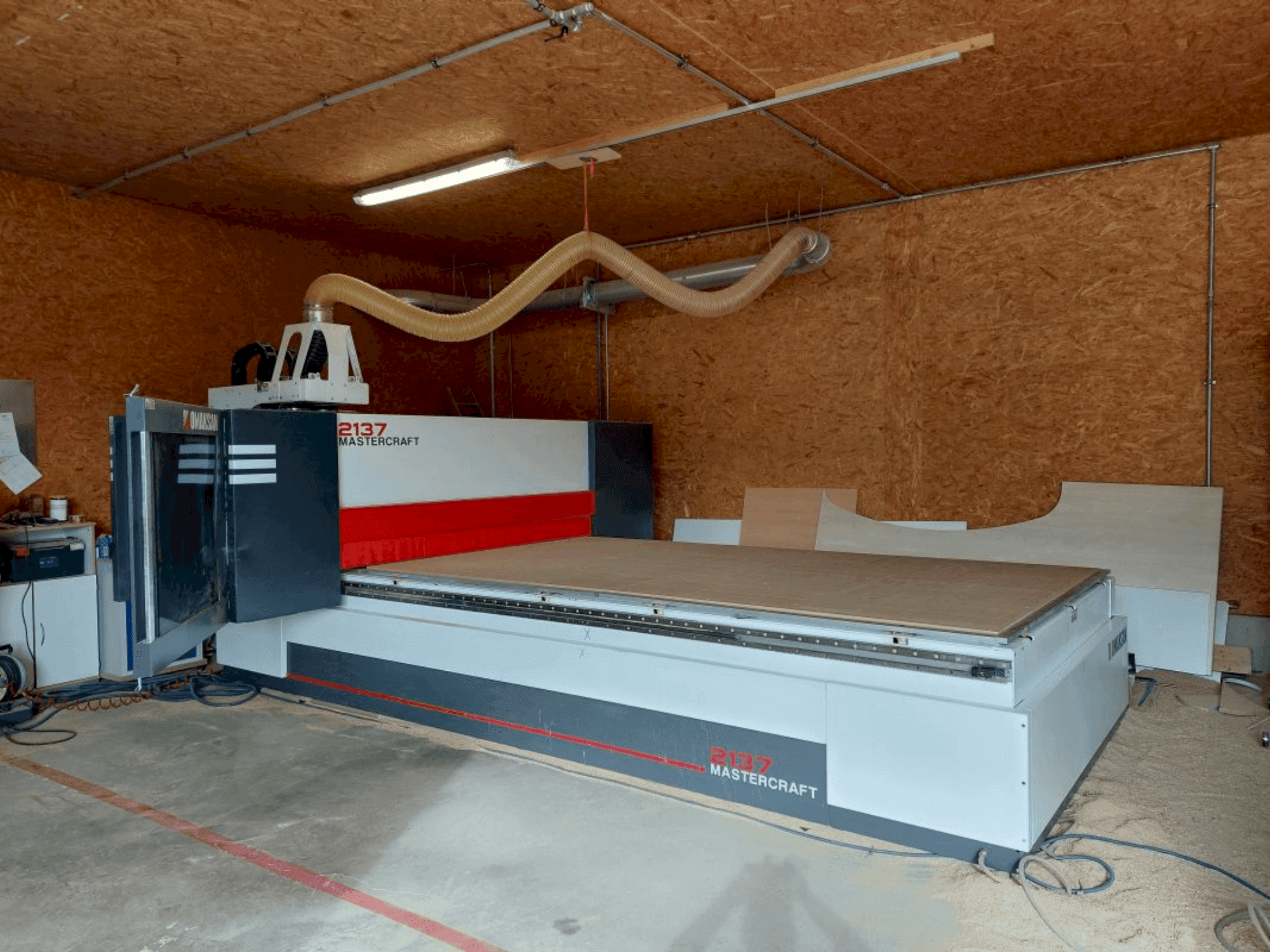 A OMAKSAN Mastercraft 217 gép elölnézete