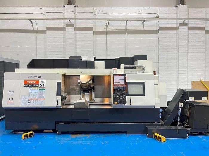 A Mazak Integrex 200IV ST gép elölnézete