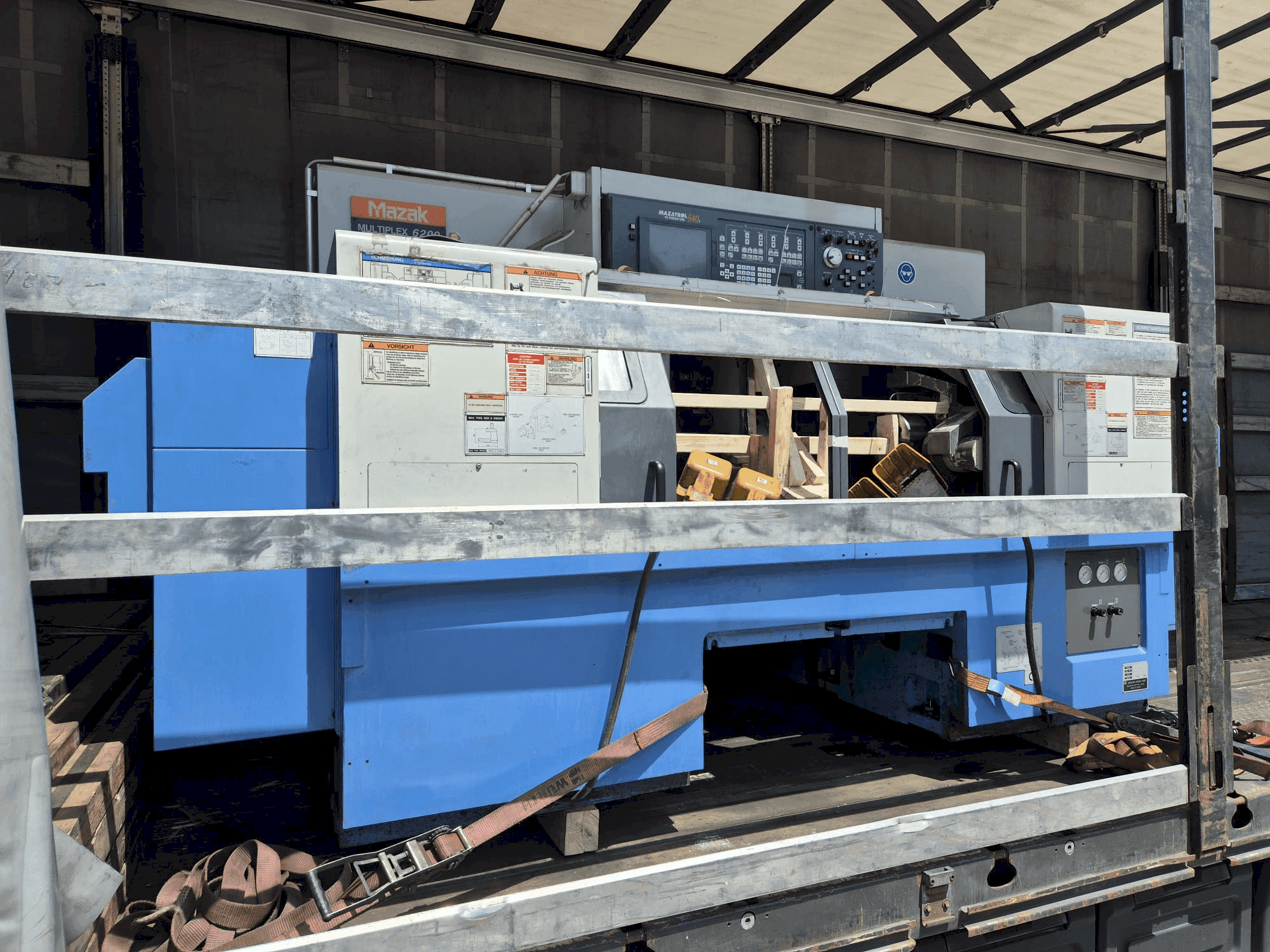 A Mazak Multiplex 6200 gép elölnézete