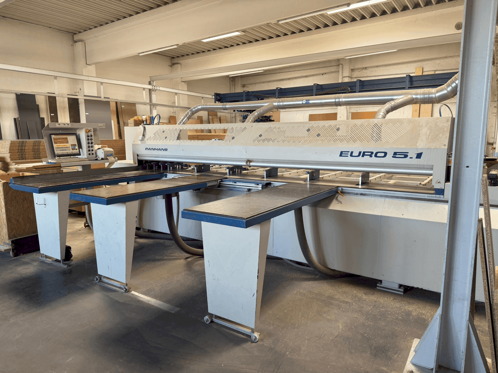 A PANHANS Euro 5.1 + MLB 100 gép elölnézete