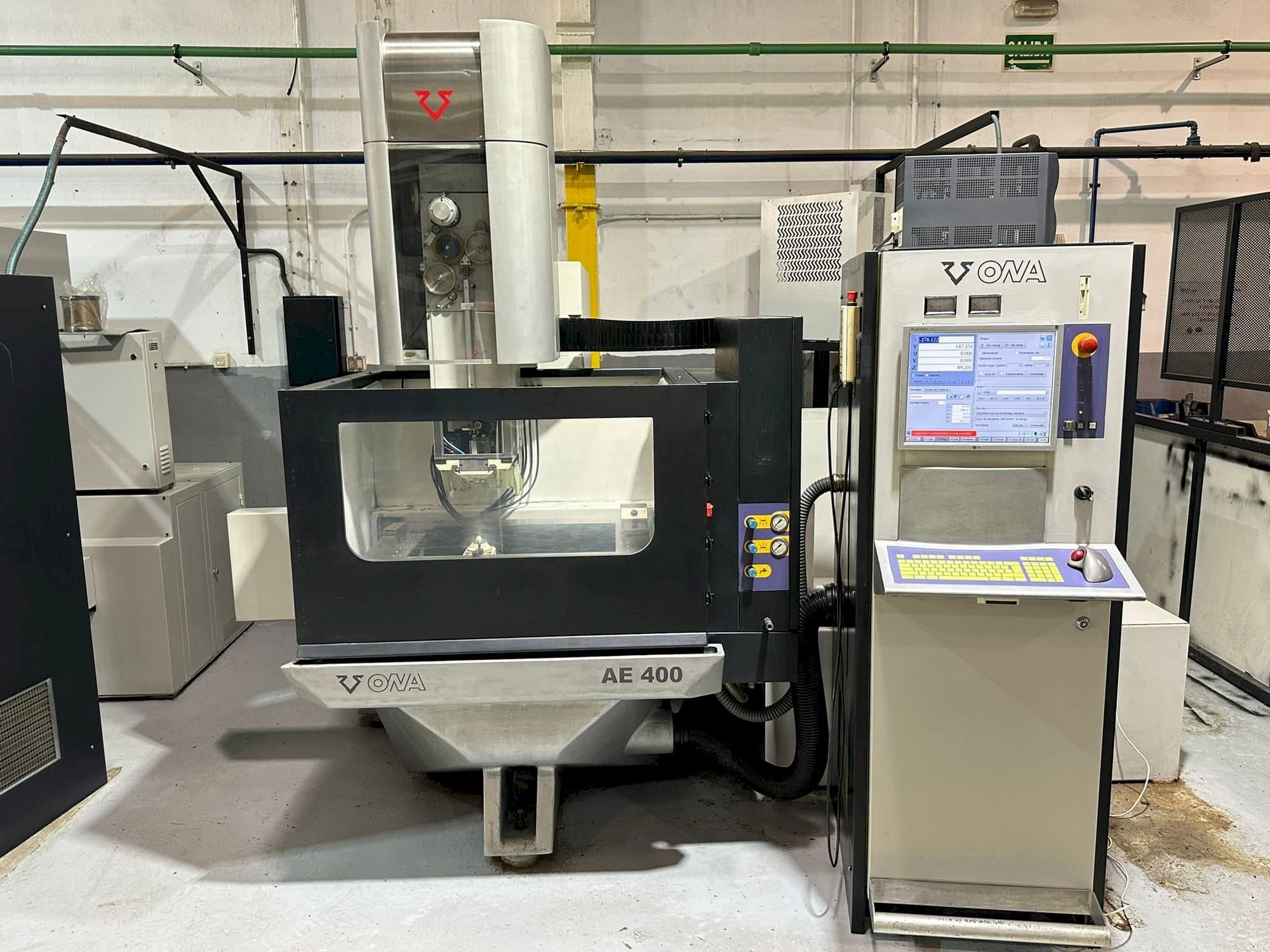 A ONA AE400 gép elölnézete