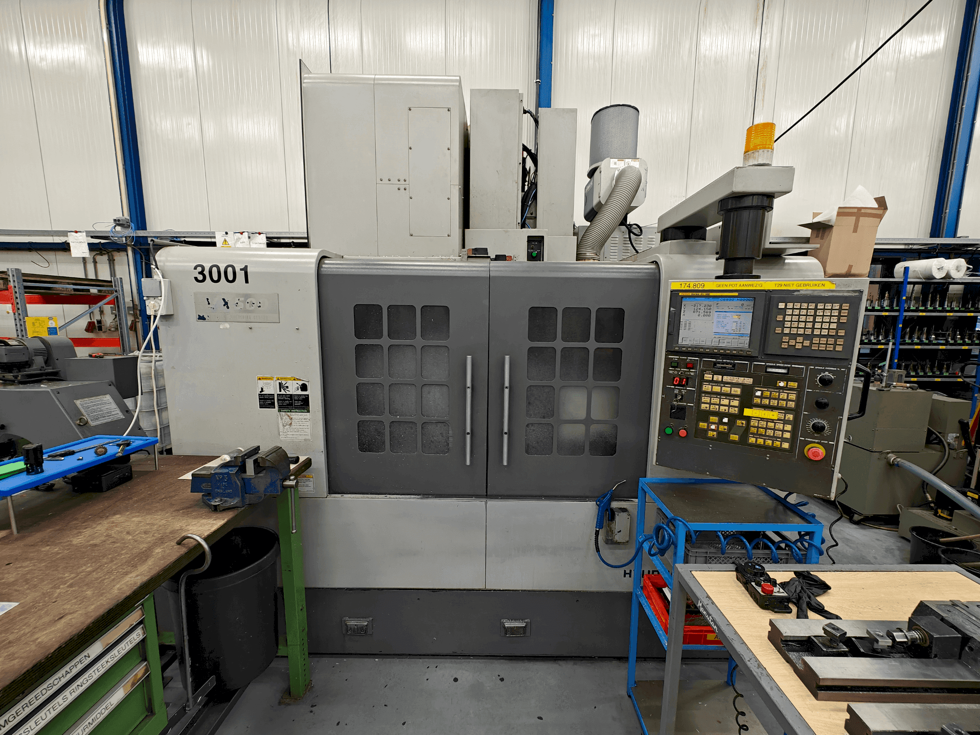 A HYUNDAI KIA VX 500  gép elölnézete