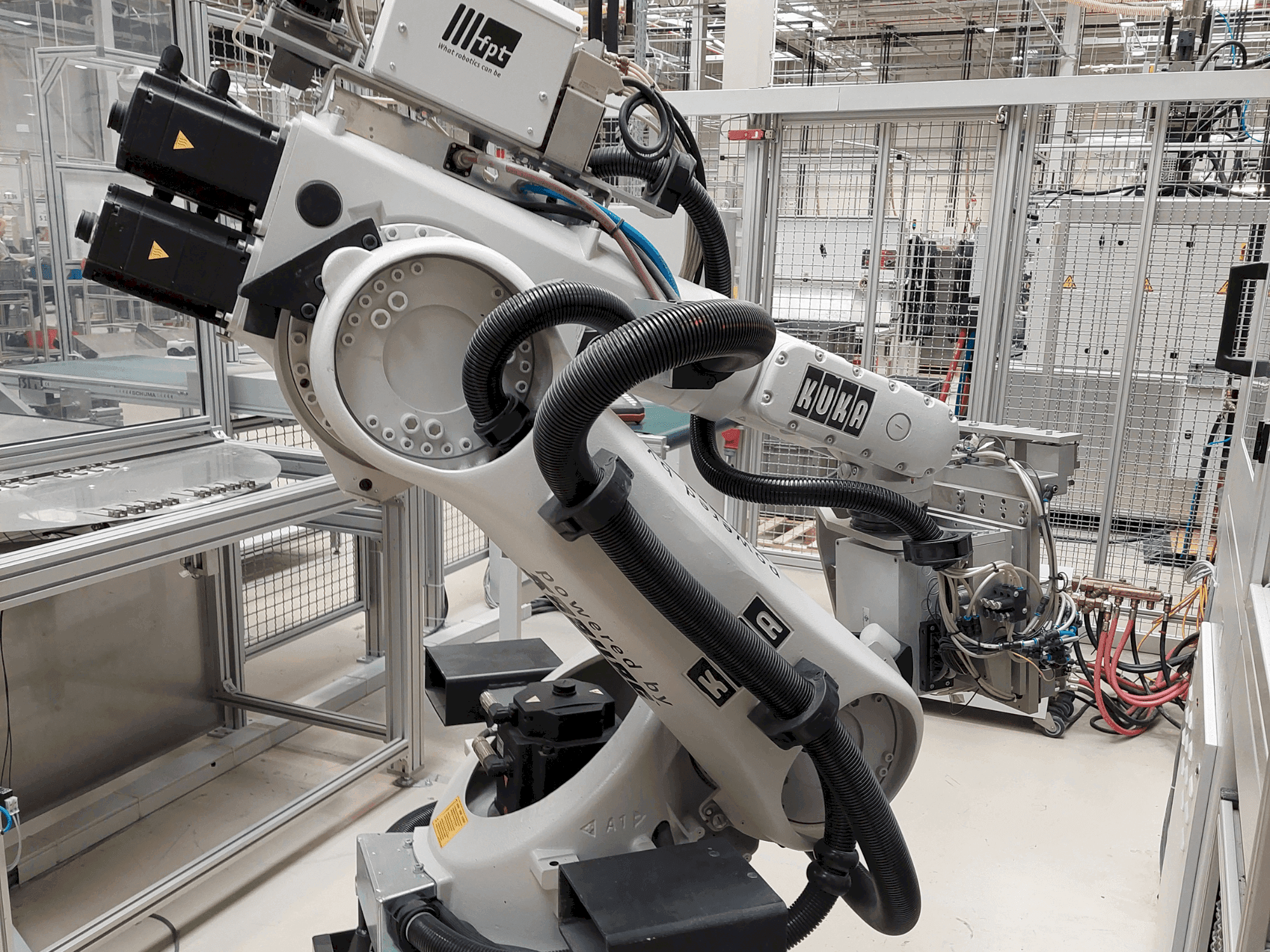 A KUKA KR 30-3 gép elölnézete