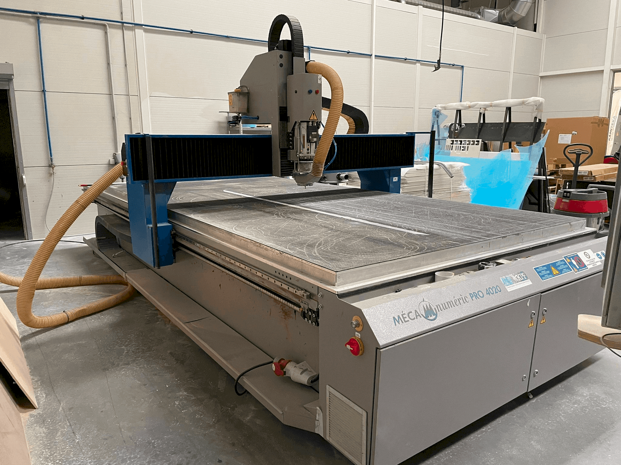 A MECANUMERIC PRO 4020 gép elölnézete