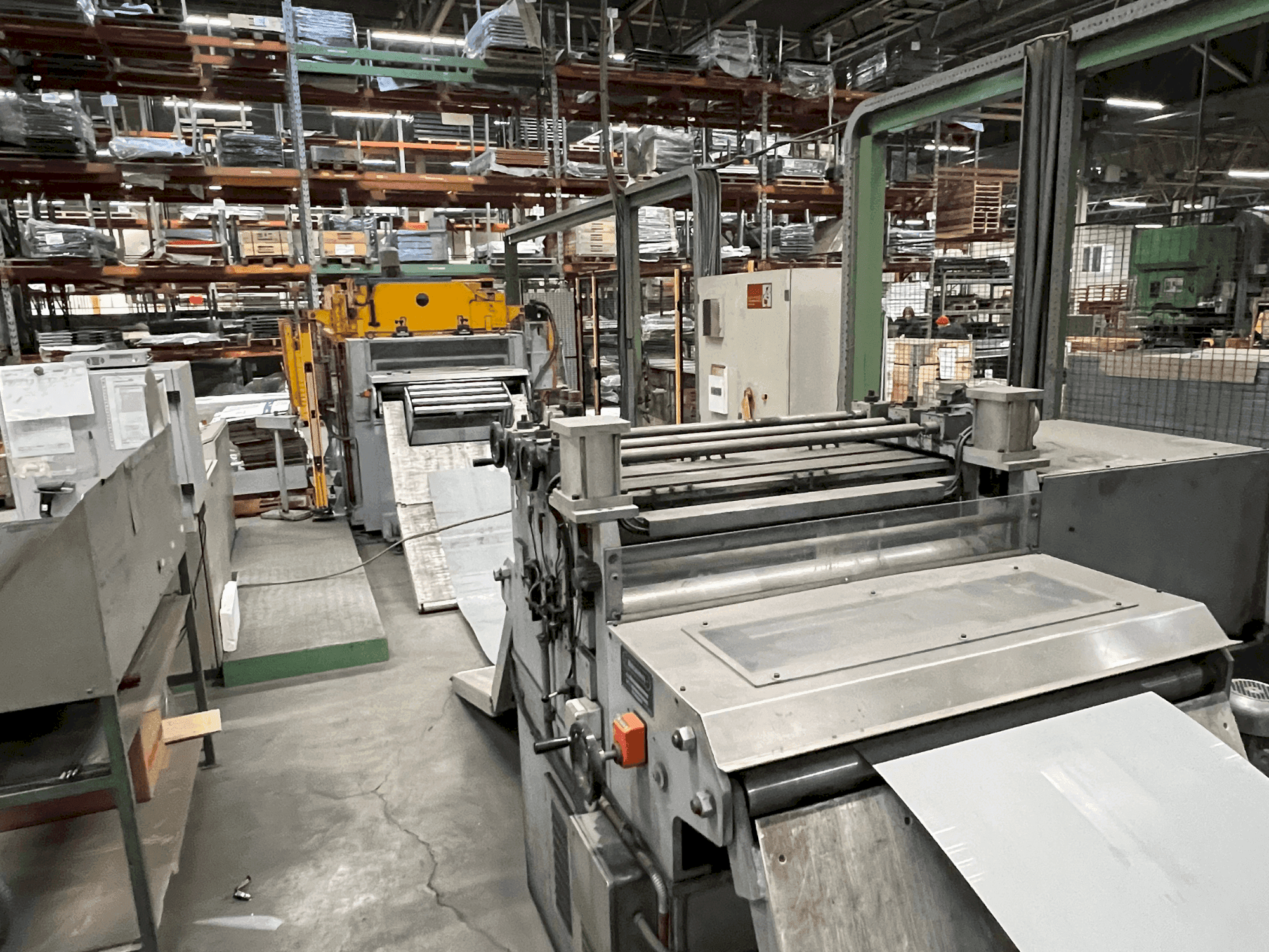 A MECASTEEL Coil Press Feeding Line gép elölnézete