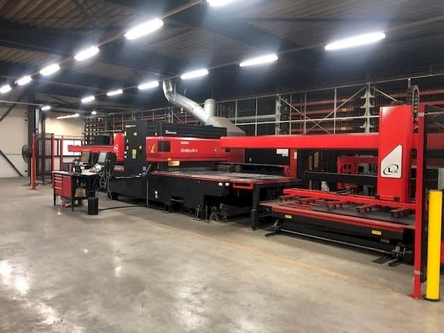 A AMADA LC 2415 Alpha IV NT gép elölnézete