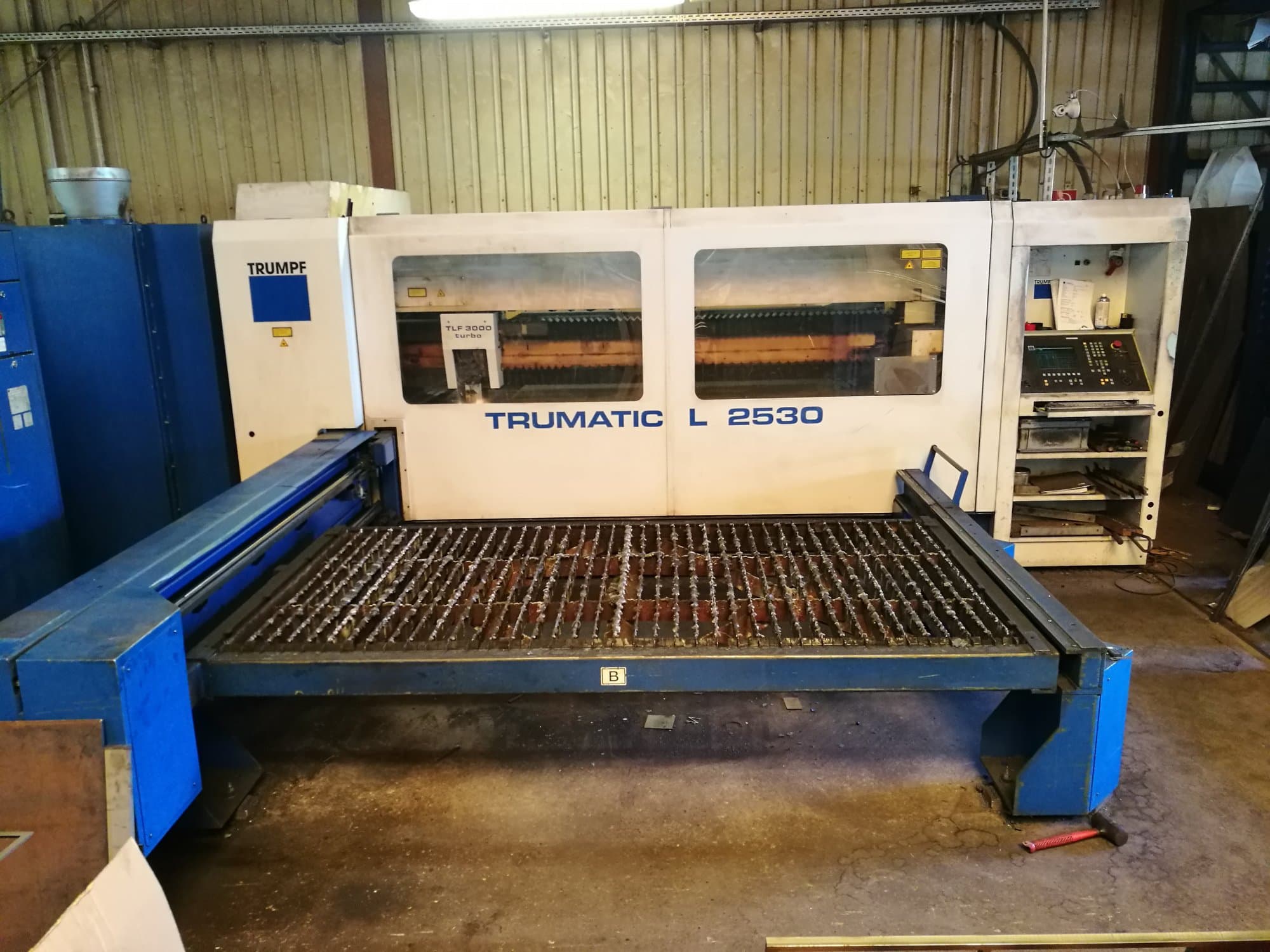 A Trumpf Trumatic L2530 gép elölnézete