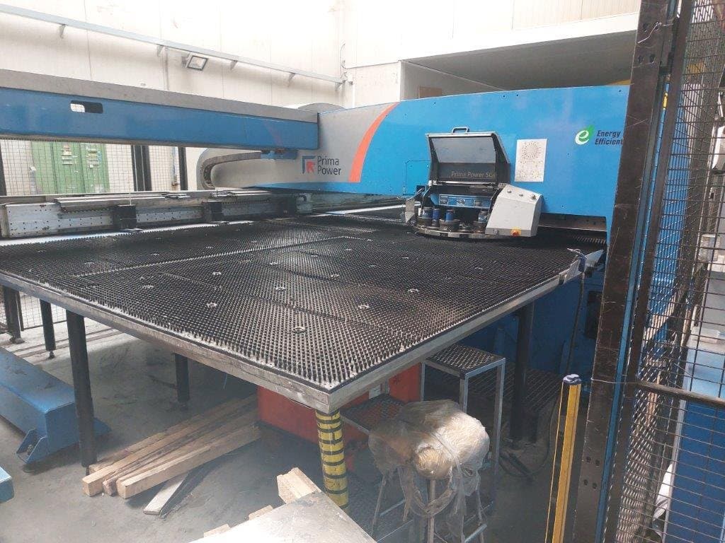 A Prima Power SGe6 gép elölnézete