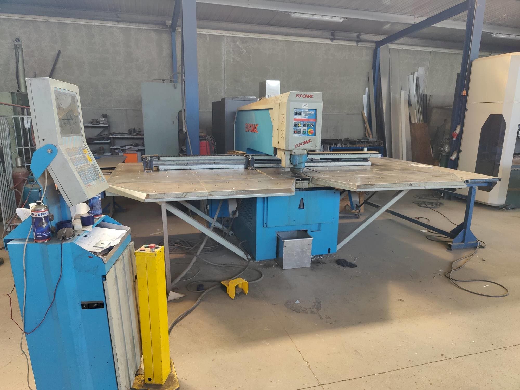 A Euromac Z/1250/30 gép elölnézete