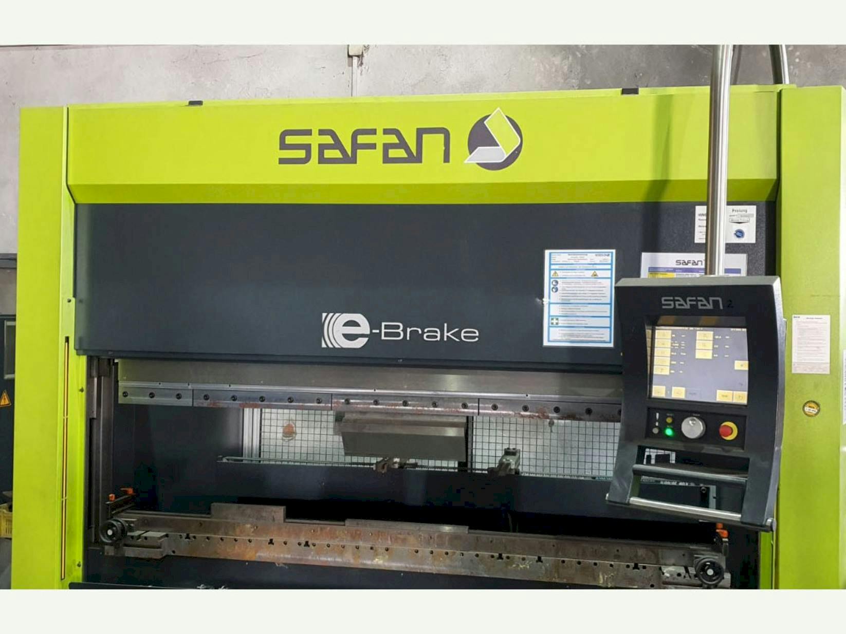 A Safan E-brake 50-2050 ts1  gép elölnézete