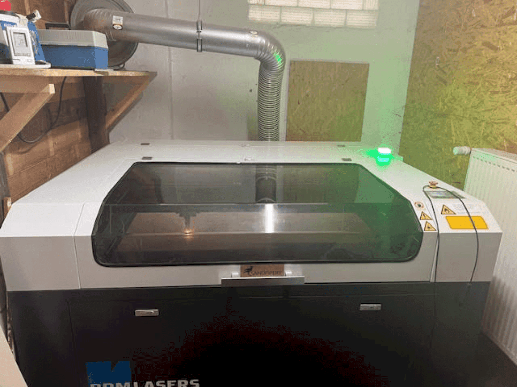 A BRM Lasers 90130 - 100 Watt CO2  gép elölnézete