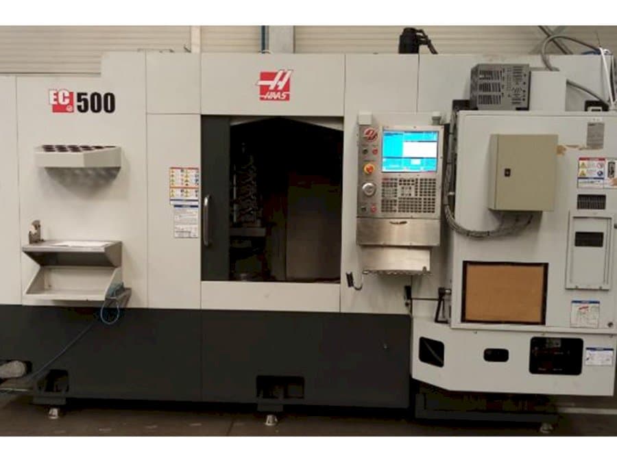 A HAAS EC-500 gép elölnézete