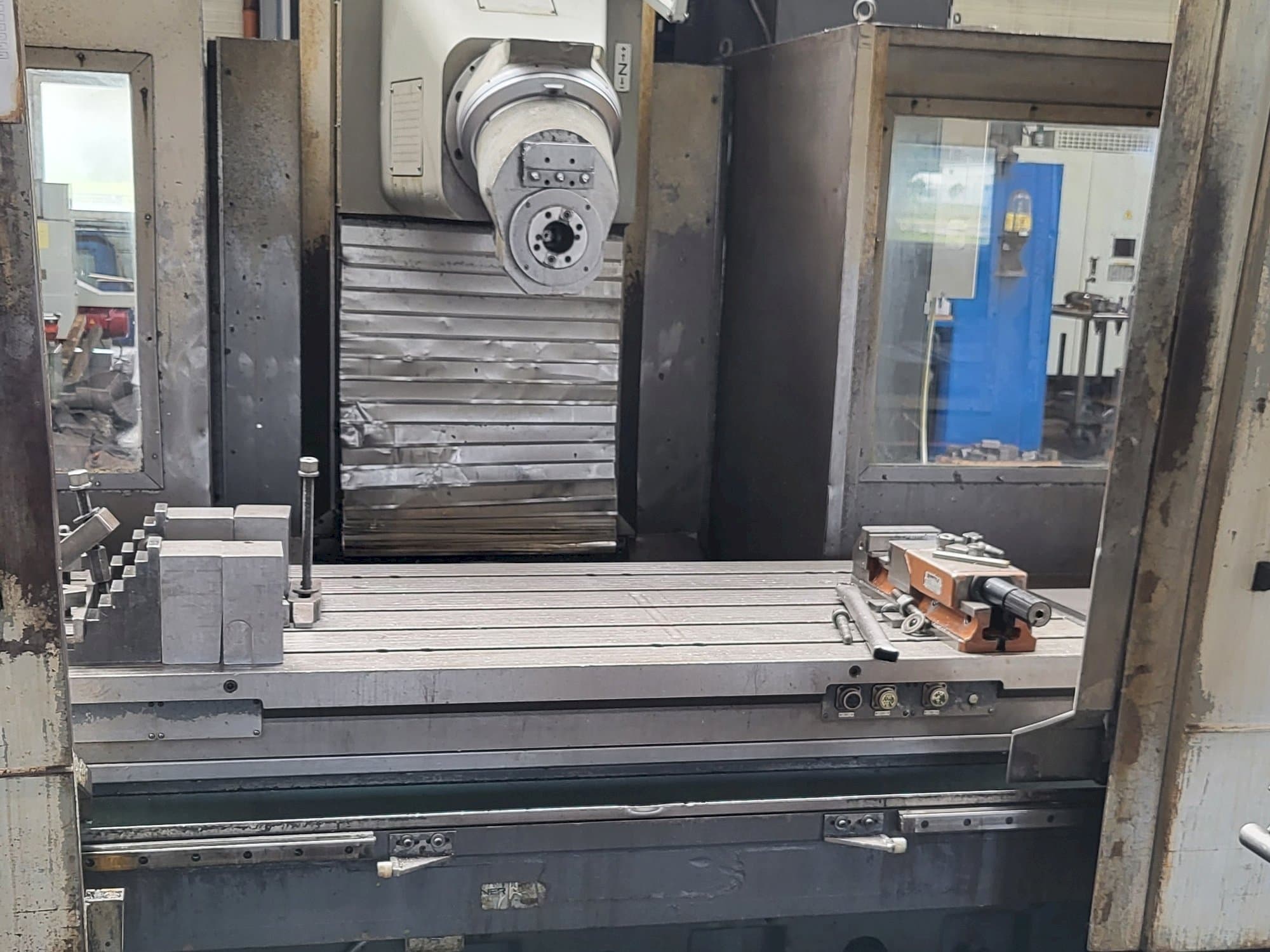 A ANAYAK PERFORMER 2000 gép elölnézete